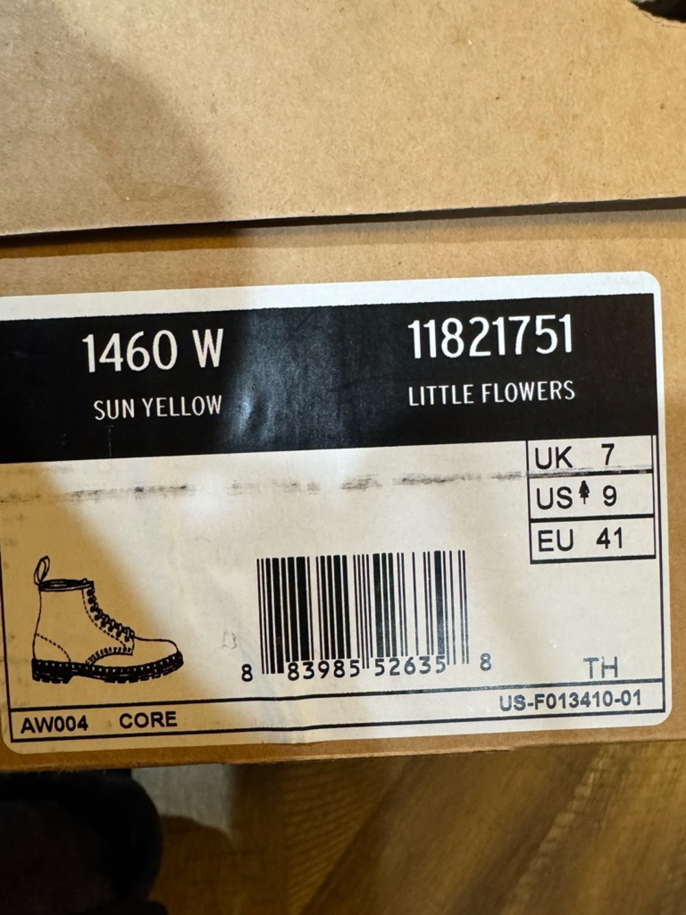 Dr. Martens RARE NIB 1460 Sun Yellow Little Flowers Floral Boots Women's size 9 - Picture 2 of 16